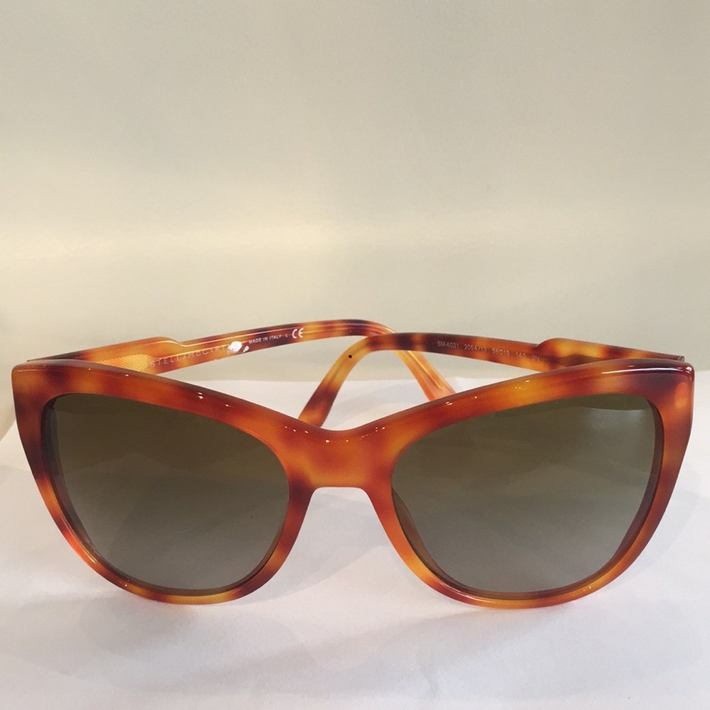 New sunglasses comes with generic case - Picture 6 of 6